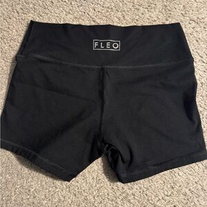 Fleo shorts - 3.25”